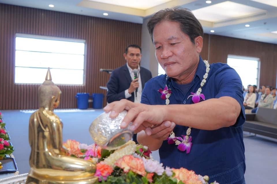 ร่วมสืบสานประเพณีรดน้ำดำหัว ขอพรผู้ใหญ่เนื่องในวันปีใหม่ไทย